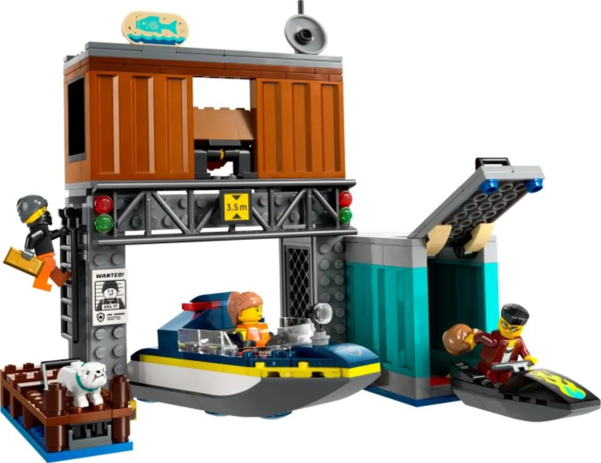 Police Speedboat and Crooks' Hideout set photo