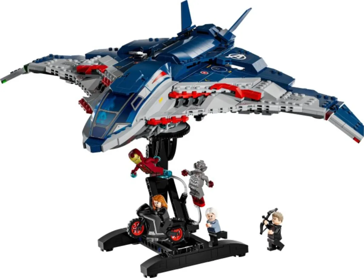 Avengers: Age of Ultron Quinjet set photo