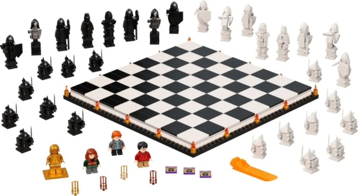 Hogwarts Wizard's Chess set photo