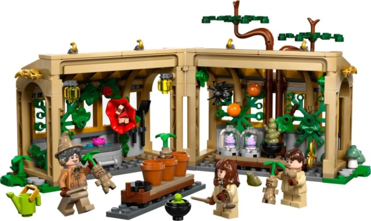 Hogwarts Castle: Herbology Class set photo